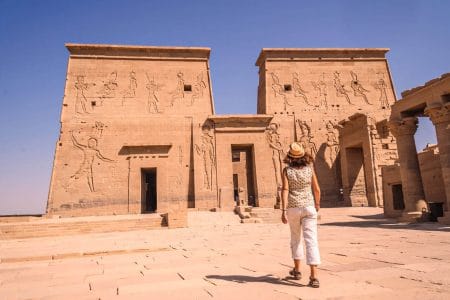 Uno Scatto Meraviglioso Di Un Turista Dentro Il Tempio Di Philae