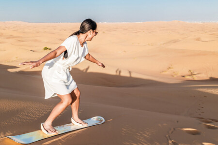 Grande Immagine Di Donna Sabbiata Nel Deserto